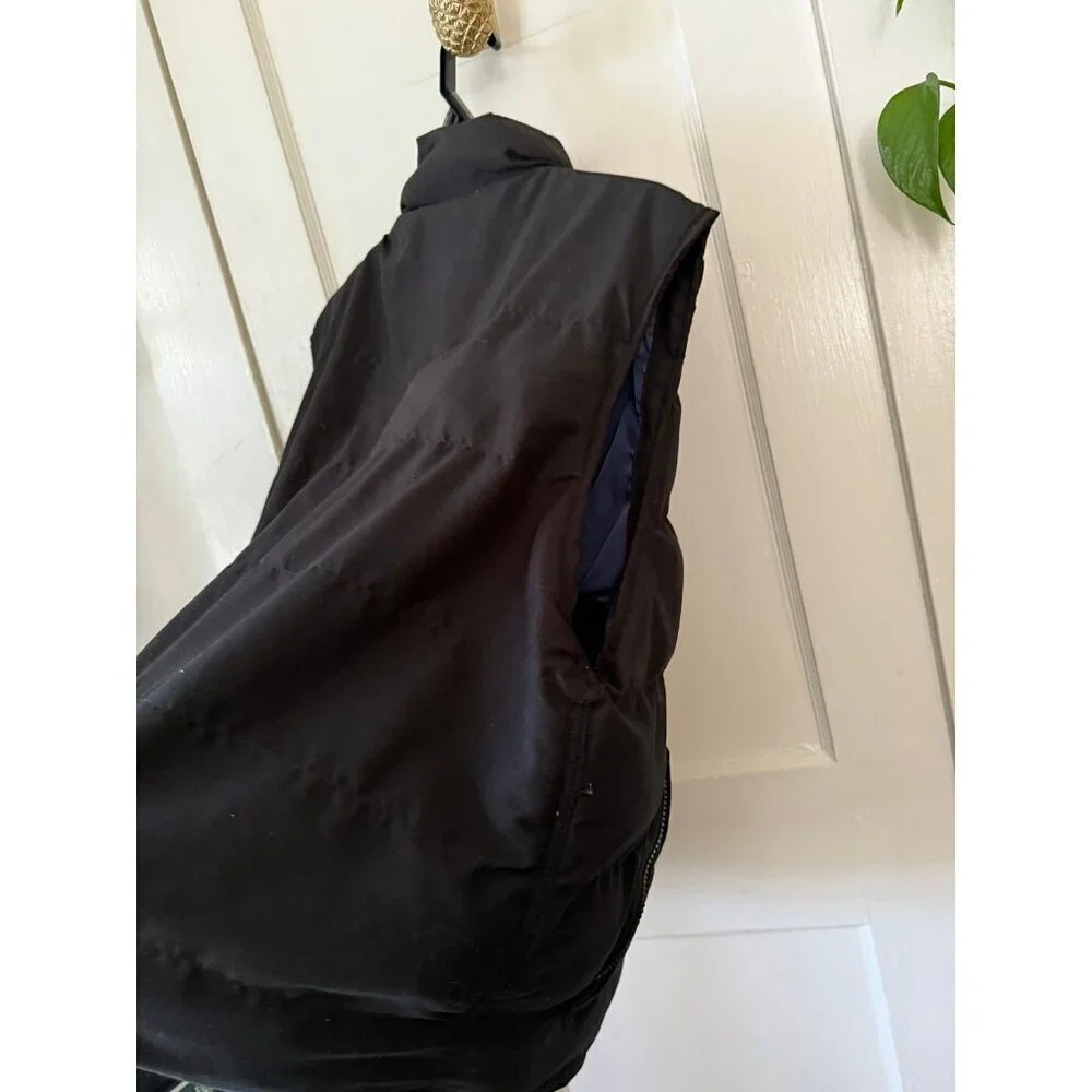 St John’s Bay men’s size large black vest